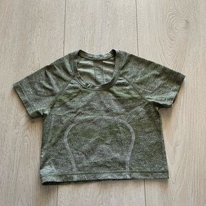 Worn once tailored green olive lululemon top active shirt, size small/ 2-4!